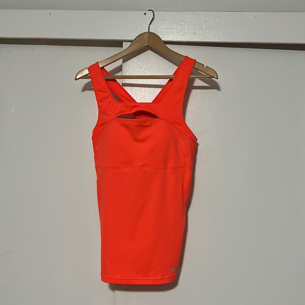 Redbox woman yoga top size medium